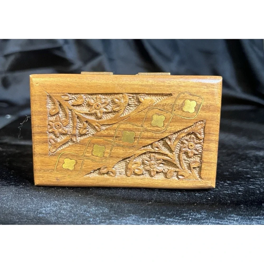 VTG MINI INLAID WOOD‎ TRINKET/STORAGE BOX 4 x 2.75 x 1.5 (2190)